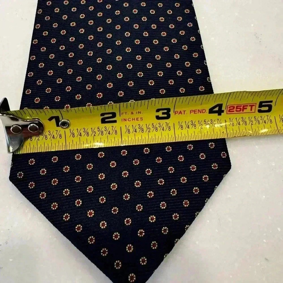 VINTAGE Designer BURBERRYS of London Blue Floral ALL Silk Tie (Burberry)  4” - Picture 5 of 6